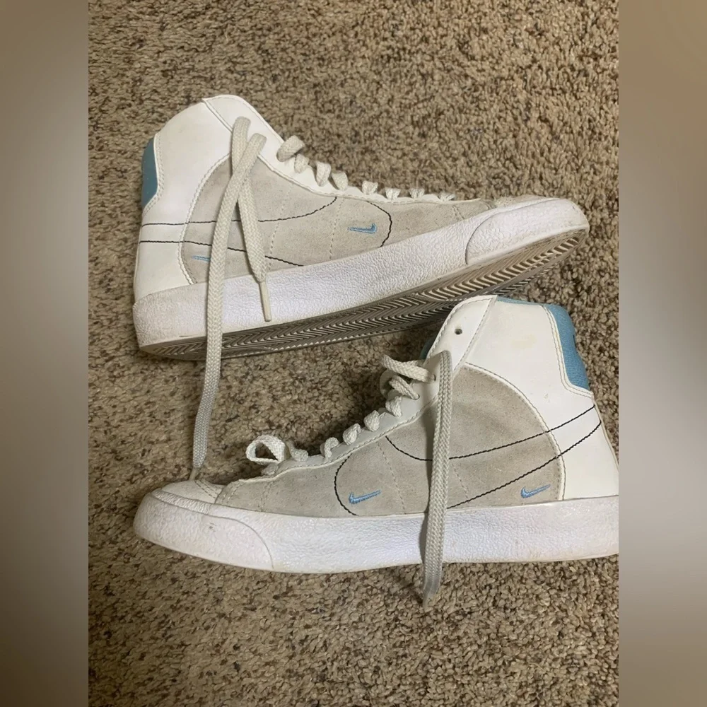Nike blazer mid sneakers white baby blue UNC 4.5y youth